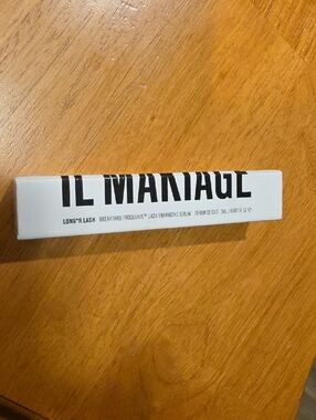 IL MAKIAGE Lash Enhancing Serum Box - White and Black